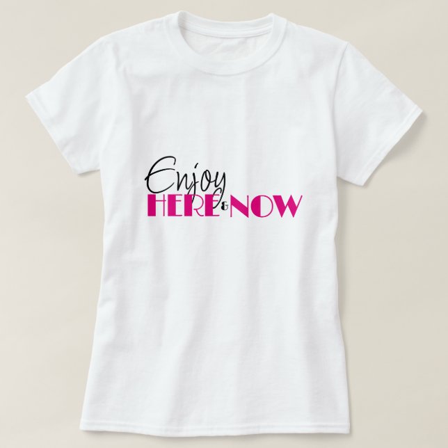 NYTTJA HÄR OCH NU OMBORD Modern minimal Rosa T Shirt (Design framsida)