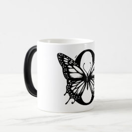 O Alphabet black butterfly Magisk Mugg