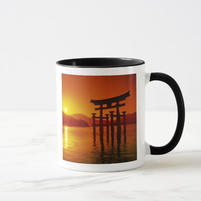 O-Torii-porten, Itsukushima-helgedomen, Miyajima, Mugg (Höger)