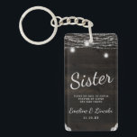 Oak Ridge Rustic Mörk Wood to Sister Quote<br><div class="desc">Oak Ridge Rustic Mörk Brown Barn Wood, Sparkling Mason Burk och Glowing String Ljus Design with Twinkling strands of dangling ljus and burk on a deep rik wood struktur med vita accents från snöre. Med Typsnitt för modern typografi. En rustik elegant land-jordbrukshus stil-design - Personlig Sister Heartfilt Quote Keepsakes Keychain!...</div>