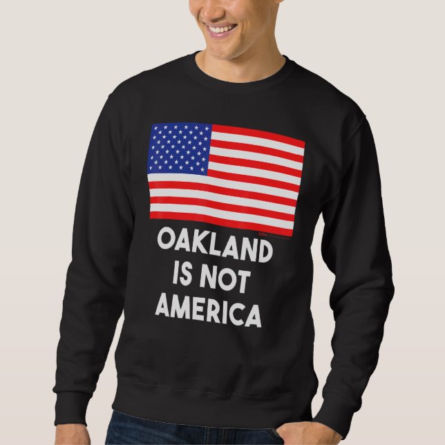 Oakland är inte Amerika USA 4 juli Lång Ärmad Tröja (Framsida)