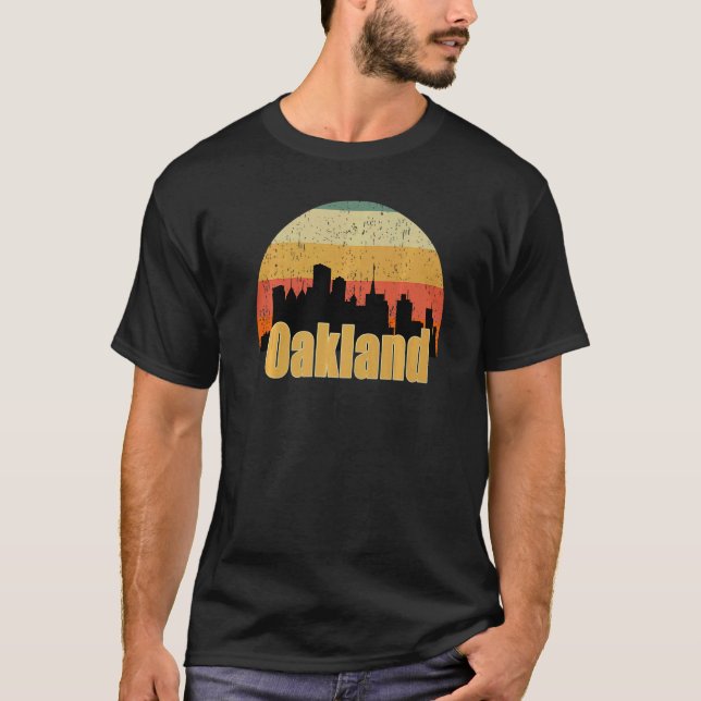 Oakland Skyline Silhouette Sunset I Kärlek i A-buk T Shirt (Framsida)