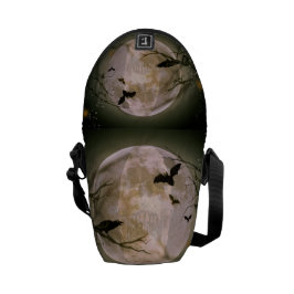 Oavkortad måne för kuslig skalle med det kurir väska