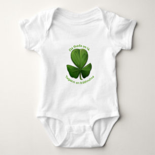 Oavsett hur lång dagen är, kommer kvällen. tee shirt