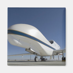 Obemannat flygplan 2 för global hök magnet