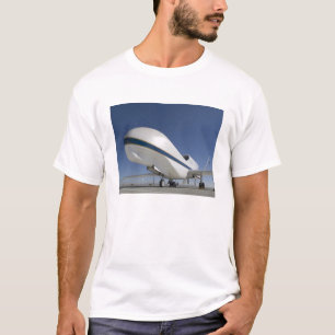 Obemannat flygplan 2 för global hök t shirt