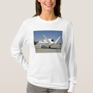 Obemannat flygplan för global hök t shirt