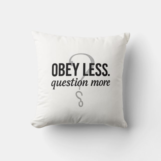 Obey Less. Fråga mer - Rebellig offertdesign Kudde (Framsida)