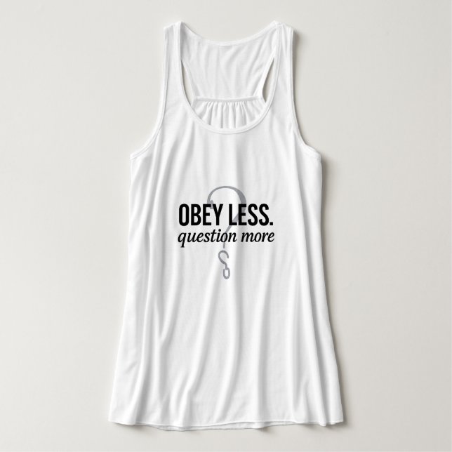 Obey Less. Fråga mer - Rebellig offertdesign Linne Med Racerback (Design framsida)