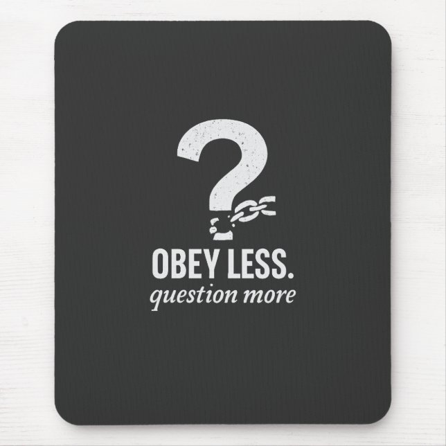 Obey Less. Fråga mer - Rebellig offertdesign Musmatta (Framsidan)