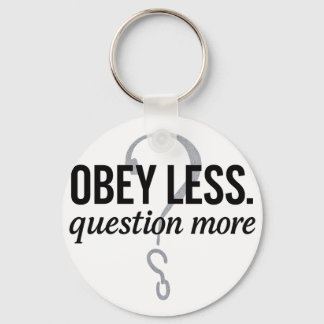 Obey Less. Fråga mer - Rebellig offertdesign Nyckelring