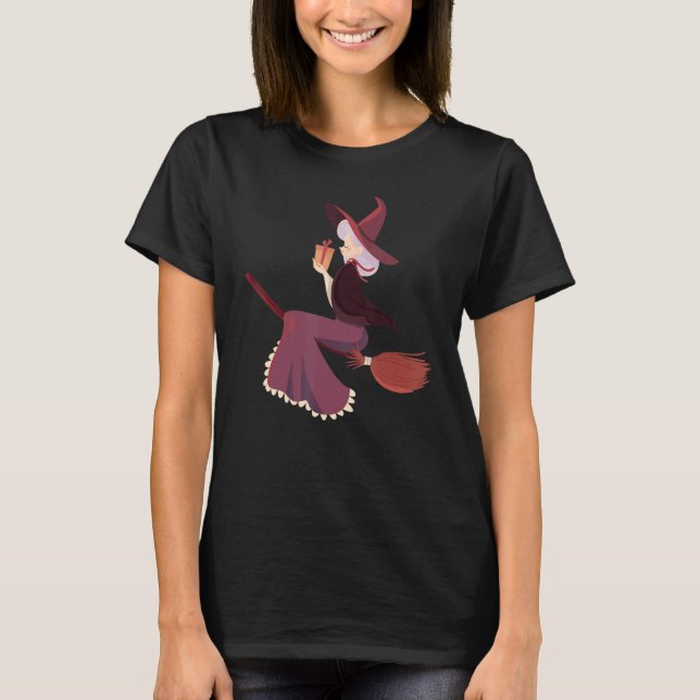 Occult Magic Witch Flies Broom T Shirt (Framsida)