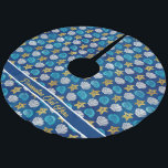 Ocean Beach Seashells Starfish Navy Blue Jul Julgransmatta Borstad Polyester<br><div class="desc">Förbättra din helgdag hemdekoration med en anpassningsbar-gjord Julgran-kjol. Ocean Beach Seashells Starfish Navy Blue Jul Träd Skirt Helgdag. Anpassa med ditt namn,  initialer,  citat,  meddelande eller vad du vill.</div>