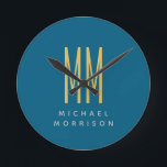 Ocean Blue Guld Monogram Initial Brev Namn Rund Klocka<br><div class="desc">Representera dig med den här moderna eleganten. Den här mallen kan anpassas för att uppfylla alla professioneller.</div>