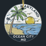 Ocean City Maryland Vintage Julgransprydnad Keramik<br><div class="desc">Ocean City hand plockade illustrerar med handflatan träd och vågar i bakgrunden. Perfekt för alla som kärlek att besöka Ocean City.</div>