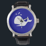 Ocean Glow_White-on-Blue Whale Armbandsur<br><div class="desc">Det är dags att gå och titta på Whale! Du kommer att göra ett stort stänk med vår havsglöd, maritima ikoner, Vita-på-blå vajerhandklocka. Om du känner kreativ kan du ändra valens storlek och position, antalet valar eller färg i bakgrunden. Klicka bara på "Anpassa" och låt roligten börja!</div>