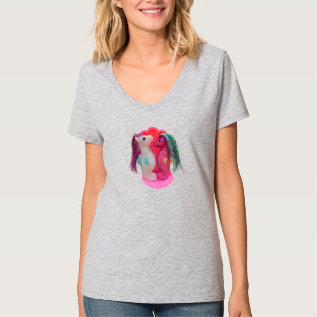 Ocean Mist and Sea Rose the Sea Glimmers T Shirt (Framsida)
