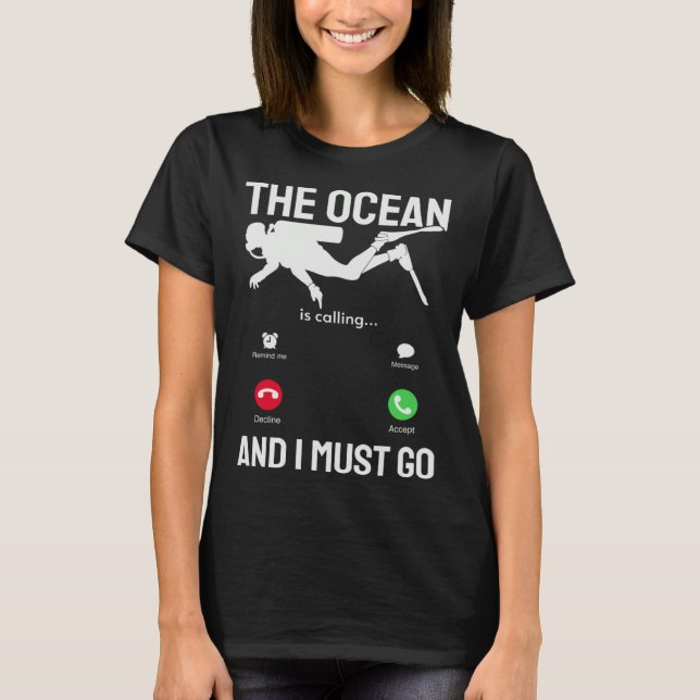 Ocean  Ocean is Calling & I Must Go  Scuba Diver   T Shirt (Framsida)