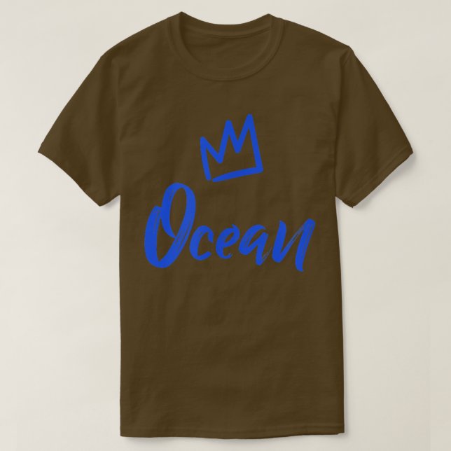 Ocean the King  Blue Crown & Name for Men Called O T Shirt (Design framsida)