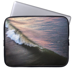 OCEAN VÅGAR CRASHING ON SHORE UNDER DAGEN LAPTOP FODRAL