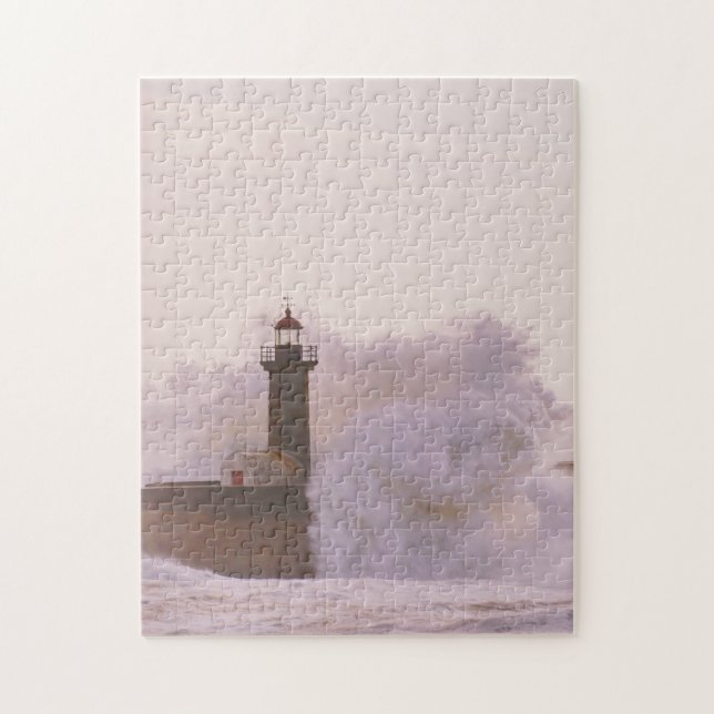 Ocean Vågar kraschar mot fyr Pussel (Vertikal)