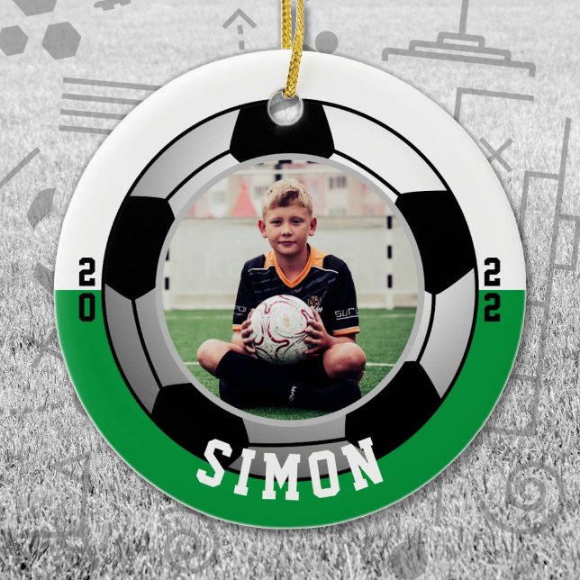 Oceanen Grönt White Team Färg Julgransprydnad Keramik (Green and White Soccer Let's Go Team Ornament. Celebrate your high school or college athlete.)
