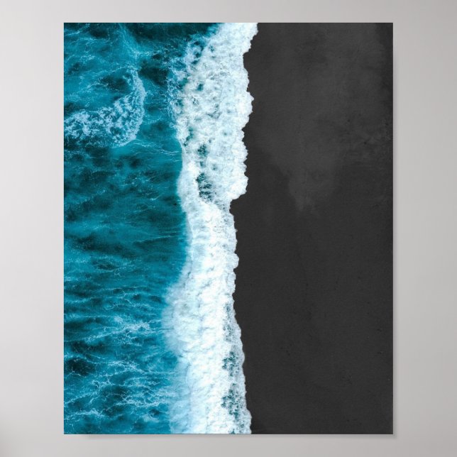 Oceanen Vågar på Black Sand Beach Poster (Framsidan)