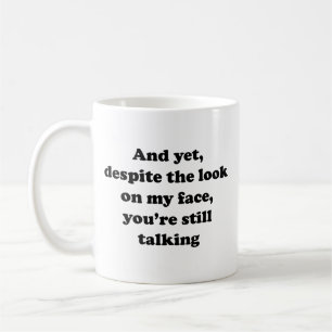 Och ändå, trots att jag ser på mitt ansikte, mitt kaffemugg