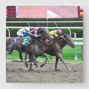 Och de är på Saratoga Fyrkantig Klocka