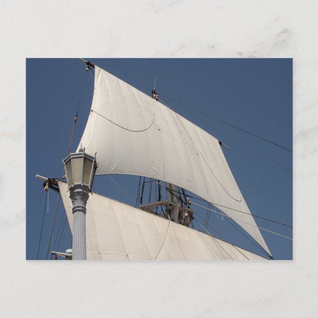 ... och en gatulampa som styr henne förbi. vykort (Framsida)