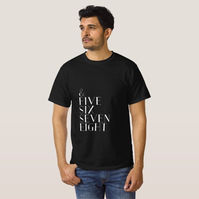 Och fem sex sju, åtta dansar, vit text  t shirt (Hel framsida)