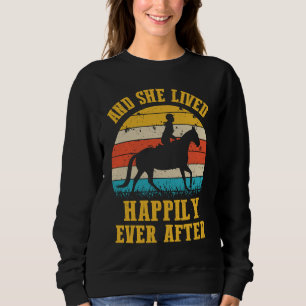 Och hon levde lyckligt för evigt Vintage-häst tjej T Shirt