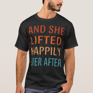 Och hon lyfte kraftigt efter Gym Funny Fitnes T Shirt