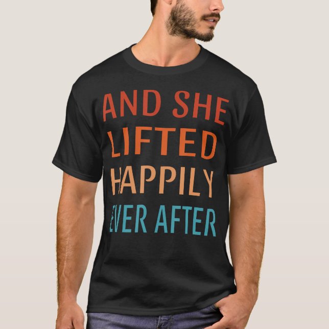 Och hon lyfte kraftigt efter Gym Funny Fitnes T Shirt (Framsida)