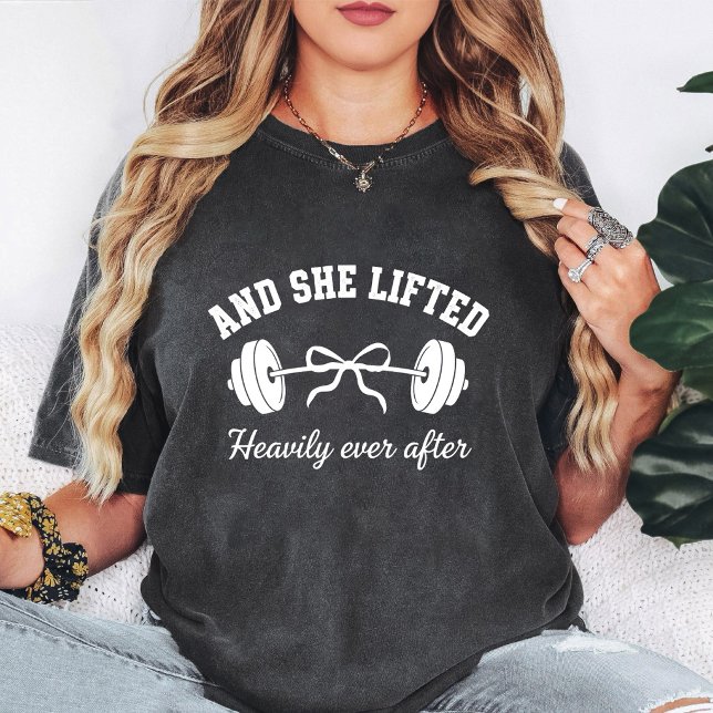 Och hon lyfte tungt för evigt Stång T Shirt (Skapare uppladdad)