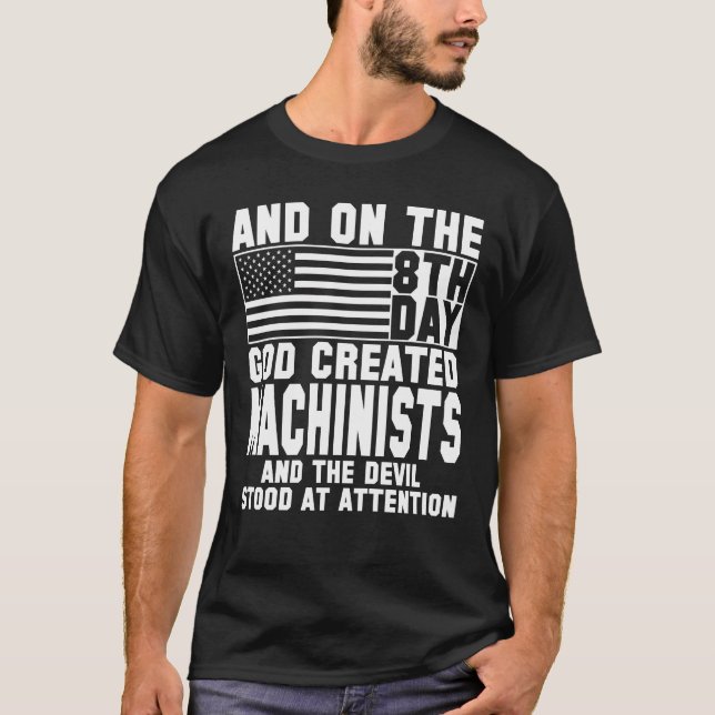 OCH PÅ DEN 8 DAGEN SKAPAT GOD machinister T-Shirt (Framsida)
