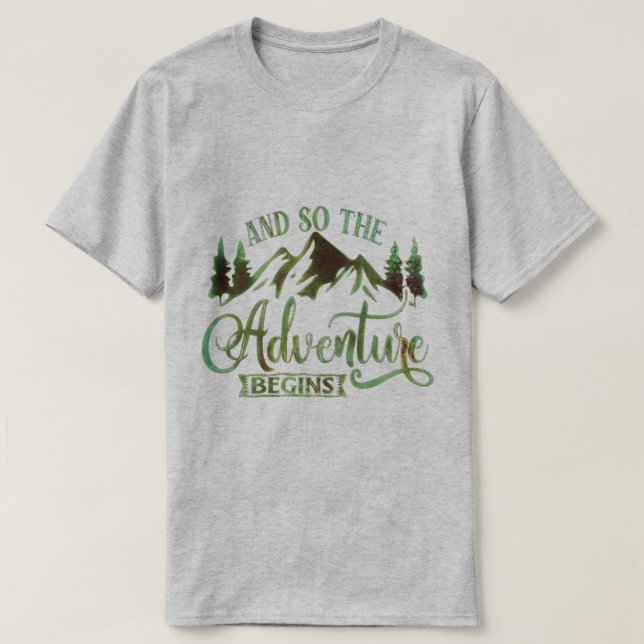 Och så börjar Äventyr, roligt äventyrare T Shirt (Design framsida)