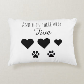 Och sen var det fem prydnadskudde