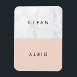 och vit marmor, modern typografi magnet<br><div class="desc">Modern magnet för diskmaskiner och snyggt med modern typografi med  rosa och vinylvit marmorbakgrund. Det här blir en perfekt som en gåva från studenten eller bröllop. Andra färg finns tillgängliga.</div>