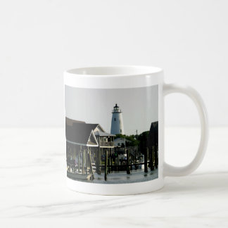 Ocracoke fyr från hamnen kaffemugg