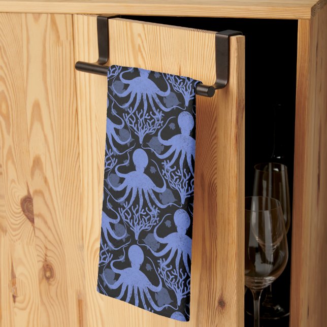 Octopus (dark background) kökshandduk (Thirds Fold)