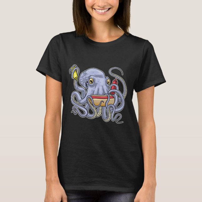Octopus Hotdog T Shirt (Framsida)