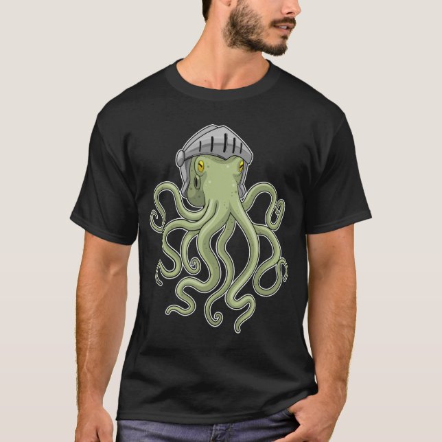 Octopus Knight Helmet T Shirt (Framsida)