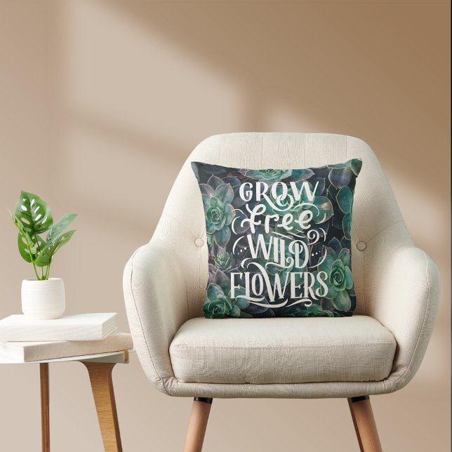 Odla fri Vild Flowers Boho Quote Cactus Kudde (Grow Free Wild Flowers Boho Quote Cactus Throw Pillow)