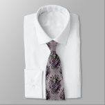 Odödans suveränitet - gotisk Victorian Slips<br><div class="desc">En hornerad hämnande regler från en tron av härdade violetta och röklaktade dammar. Odödans överhöghet är skönhet som lagts för vila - och stigit på nytt.</div>