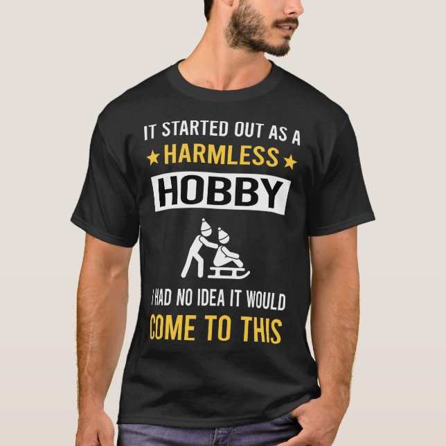 Ofarlig Fritidsslädfärd Slädåkning Slädtur T Shirt (Framsida)
