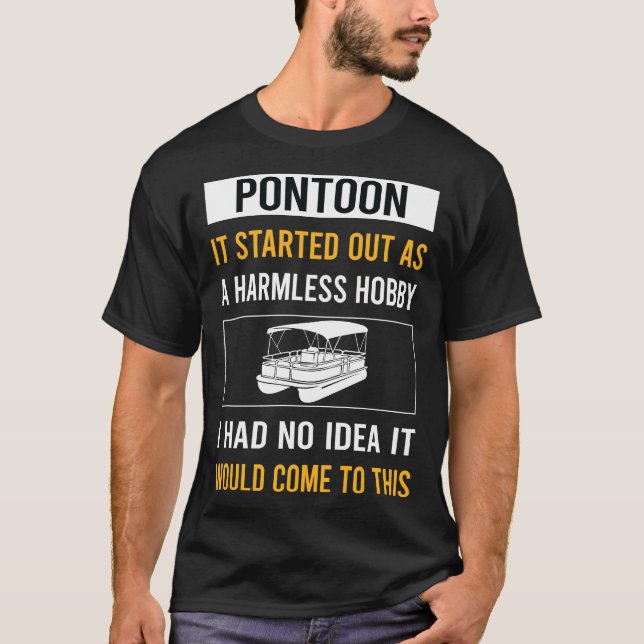 Ofarlig Hobby Ponton Pontonutflykt T Shirt (Framsida)