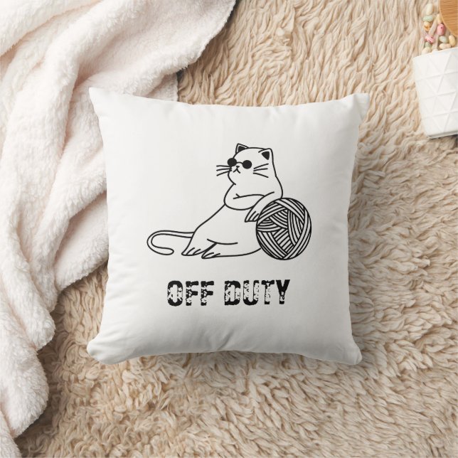 Off Duty Lazy Cat - Cute and Funny Bored Cat Two-T Kudde (Filt)