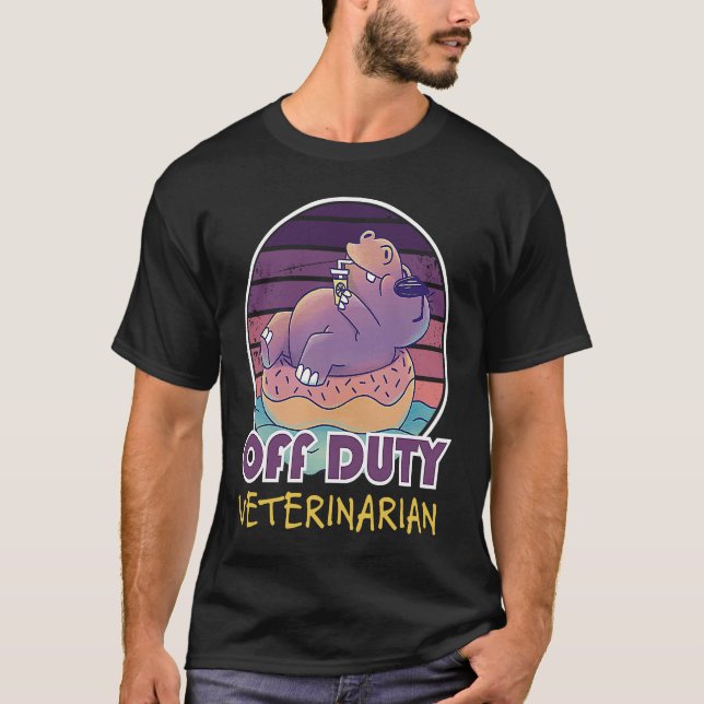 Off Duty Veterinarian Job Coworker T Shirt (Framsida)