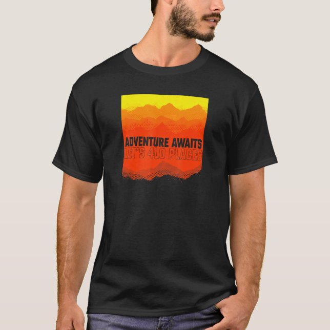 Off Road Adventure Awaits Mountains T Shirt (Framsida)